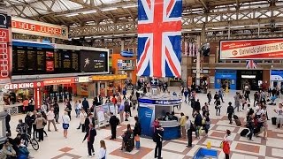 A Walk Through The London Victoria Station London England [upl. by Ynottirb]